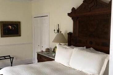 Bed and Breakfast Springwood Inn