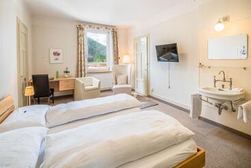 ホテル Engadinerhof Superior