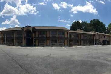 هتل Travelers Inn