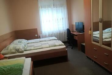 膳宿费 Vár Liget Vendégház