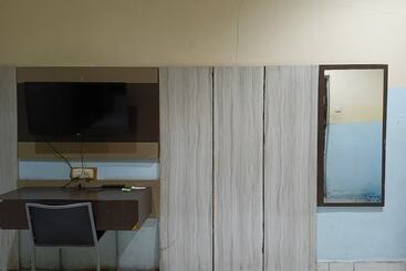 هتل Oyo 93652 Karunia Kost & Penginapan