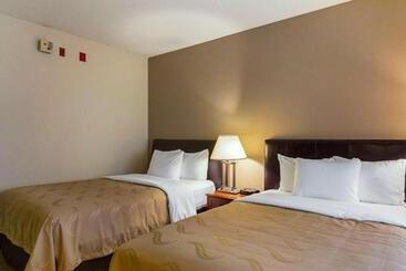 בית מלון כפרי Quality Inn Fresno Yosemite Airport