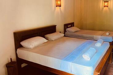 Отель The Rainforest Hideaway