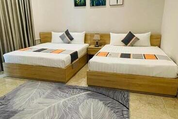 Khách Sạn The One Hotel 1