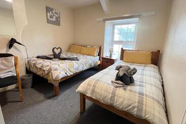 הוסטל The Welsh Black Inn