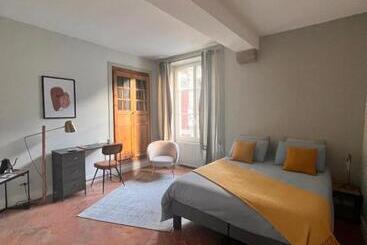 تختخواب و صبحانه La Maison D Hélios