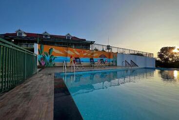 酒店 Cloudy Court Resort