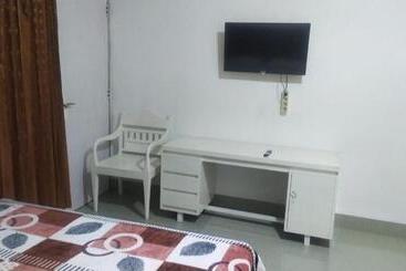 ホテル Kostel Satu Semarang Redpartner