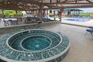 هتل Puente Iglesia