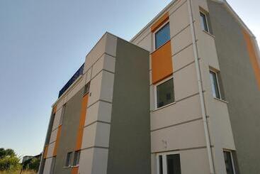 פנסיון July S Guest House