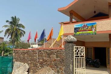 ペンション Leebon S Tamil Kudill