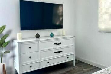 Hostel Luxury Inn In The Heart Of Miami