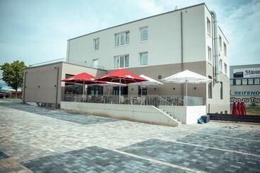 בית מלון כפרי Central Vis A Vis