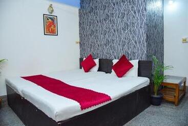 호텔 Rowdralaya Residency