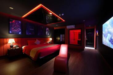 هتل Chiic House 2   Khách Sạn Tình Yêu