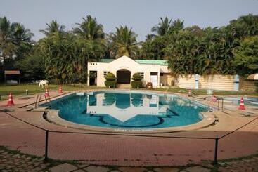 בית מלון כפרי Dharamshi Resorts