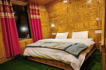 בית מלון כפרי Northern Cedar Cabin