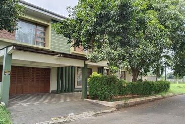 ペンション Twin Guest House Grand Wisata