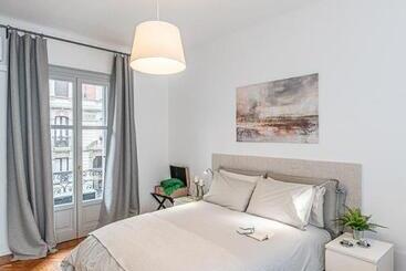 هتل آپارتمان Art Around In Monti House