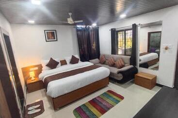 Отель Gulmarg Residency