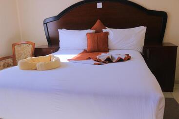 Отель Okavango Roadside Guesthouse