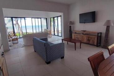 펜션 Canari Waterfront Villas