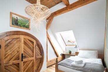 پانسیون Dům U Města Milána   Sedm Dveří, Sedm Světů