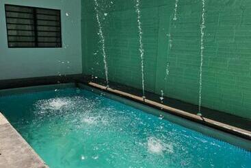 ペンション El Cacique Villeta