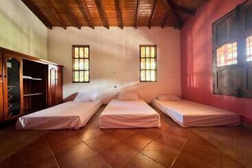 ペンション El Fauno Hostel Campestre