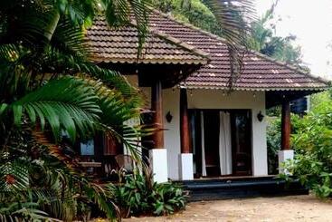 ペンション The Frangipani Marari Beach