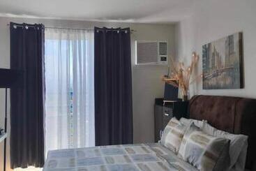 هتل Loop Spacious Studio Unit