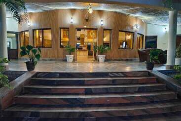 בית מלון כפרי Royals Moonlight Resort,corbett