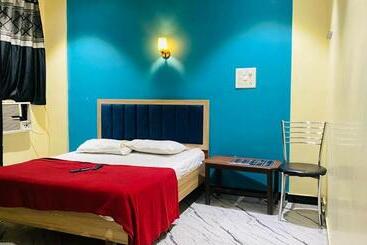 בית מלון כפרי Shunty Lodging & Boarding