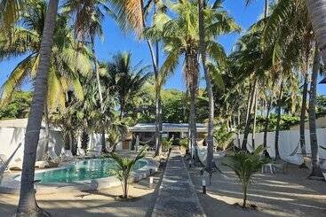 هتل Sunset Surf Villa