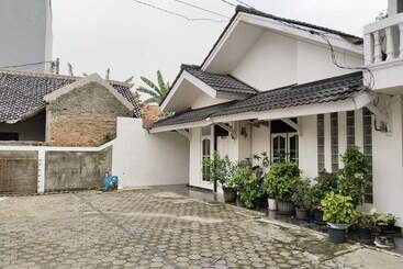 بنسيون Griya Hayfa Syariah