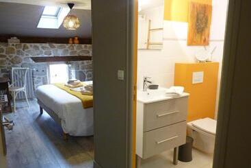 مبيت وإفطار La Vieille Maison De Pensol