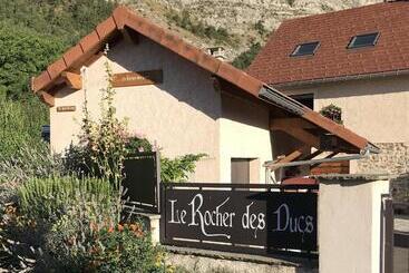 住宿加早餐 Le Rocher Des Ducs, Vue Sur Montagne, Abris Voitures Et Motos
