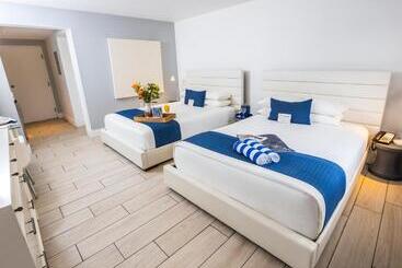 Waterside Hotel And Suites