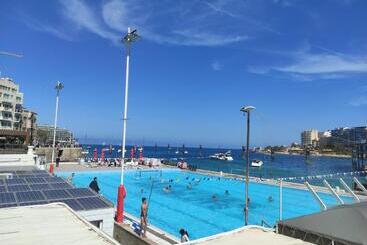 پانسیون Marble Arch Home