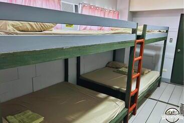 هاستل Camp Backpackers Port Barton