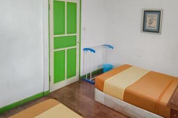 בית מלון כפרי Villa Anyelir Yustik Mitra Reddoorz