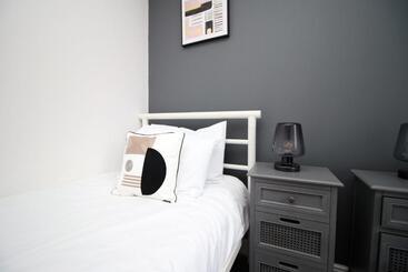 펜션 4br Modern House | Free Parking | Cohost Partners