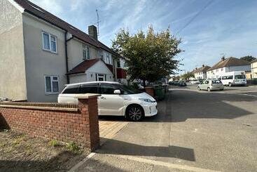 بنسيون Luxury Ensuite Studio In Crayford Dartford Bexley London With Full Kitchen And Side Garden Alleyway