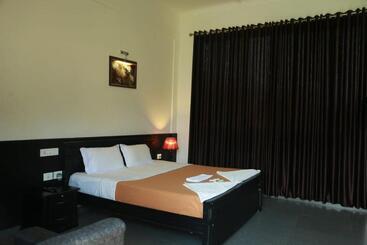 Tiger Tracks Resort