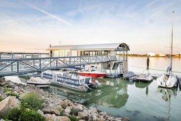 Yachter Club Modrá čajka