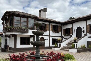 Hotel Hacienda Santa Ana Lodging