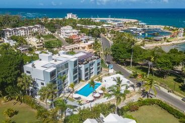 Отель Skylight Suites Restaurant Bar