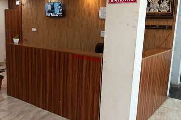 Hotel Iroomz Suchira Lodge