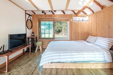 Jeju Motungedoljib Dogchaepension