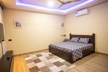 Js Way Apartments And Executive
